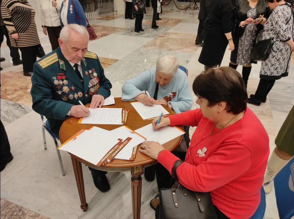 Ветераны мос ру. МГСВ совет ветеранов Москва. Встреча с ветеранами. Ветераны Москвы. Председатель Московского совета ветеранов Пашков.