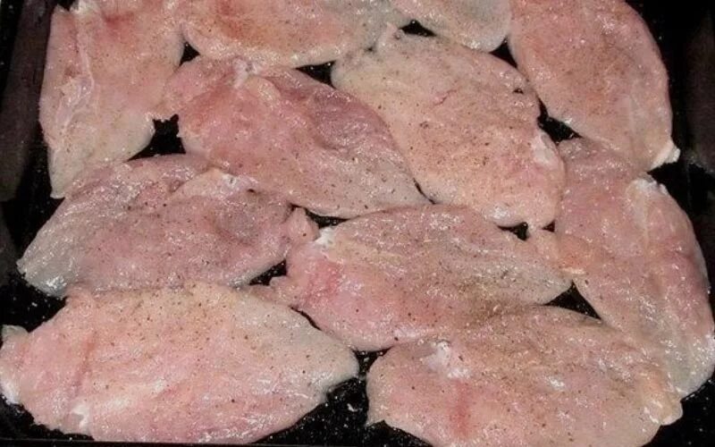 Куриное филе в духовке в фольге. Филе индейки «тандури». Куриная грудка фаршированная помидорами и сыром. Сочная куриная грудка. Куриная грудка в духовке.