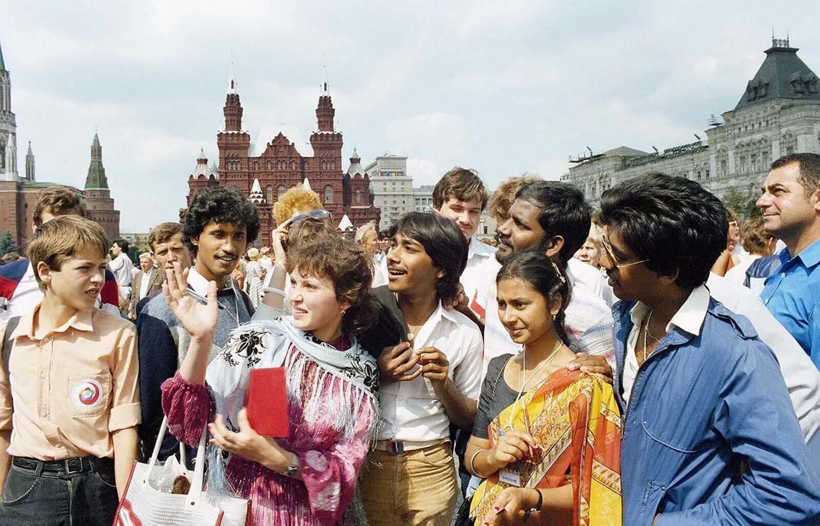 Международный фестиваль молодежи и студентов в Москве 1985. Фестиваль молодежи 1985 год Москва. Молодёжный фестиваль в Москве в 1985 году. 12 Всемирный фестиваль молодежи и студентов в 1985 году в Москве. Всемирный фестиваль молодежи в россии года