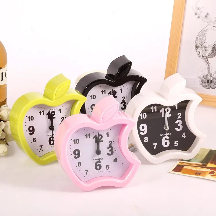 новогодняя упаковка. часы будильник из конфет. часики съедобные браслет. сладкий браслет. часы с конфетами детские.