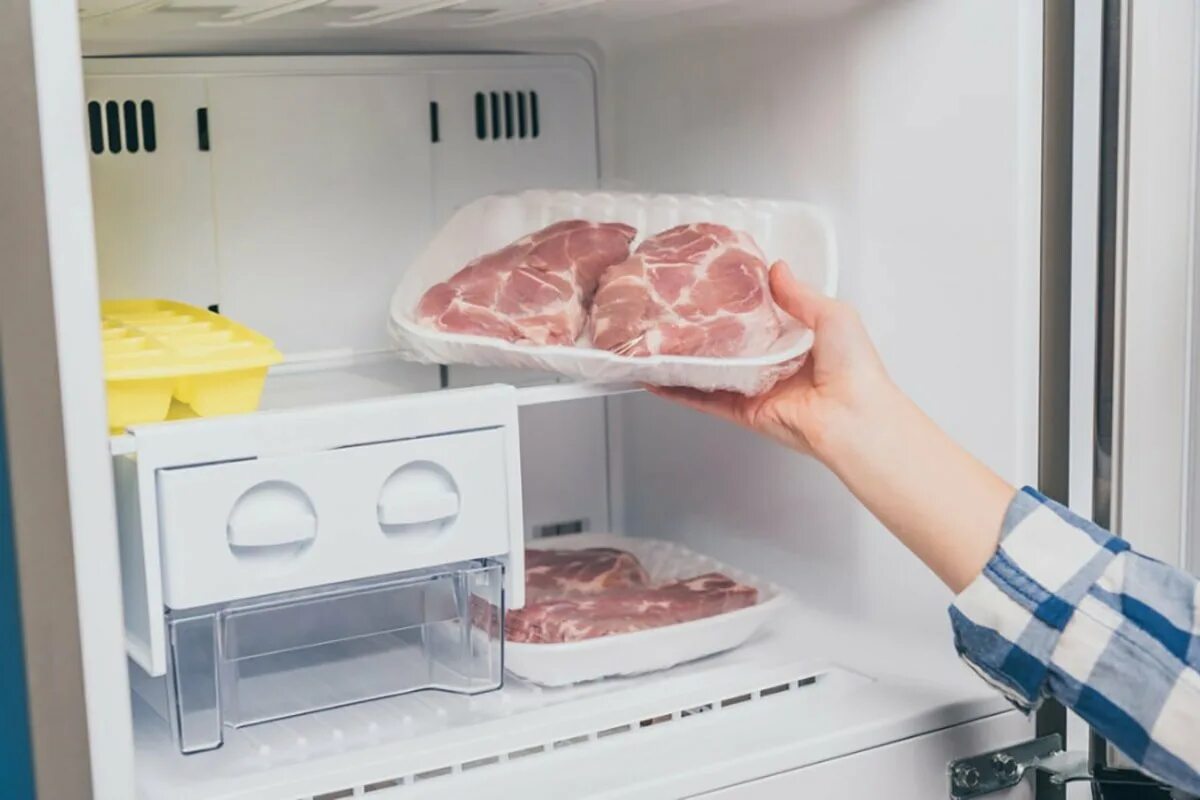 Сколько размораживать мясо. Холодильник для мяса.