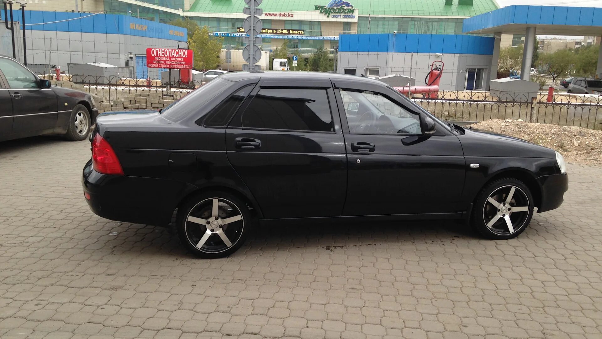 Приора на литых. Литье на ваз 2170 седан. Приора на литых. Черная приора седан на 15 литье. Приора на литье 15 седан.