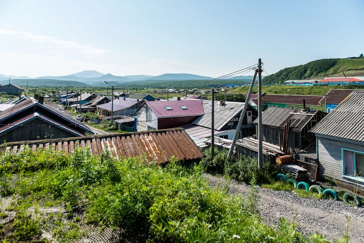 Село курил. Остров Итуруп Курильские острова. Курильские острова Итуруп Южно Курильск. Остров Итуруп г Курильск. Остров Кунашир Курильские острова.