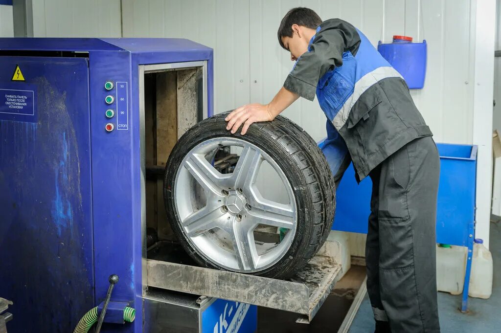 сто шиномонтаж. шиномонтаж мужчина. калараша 60 а шиномонтаж. шиномонтаж в текстильщиках. мобильный шиномонтаж томск.