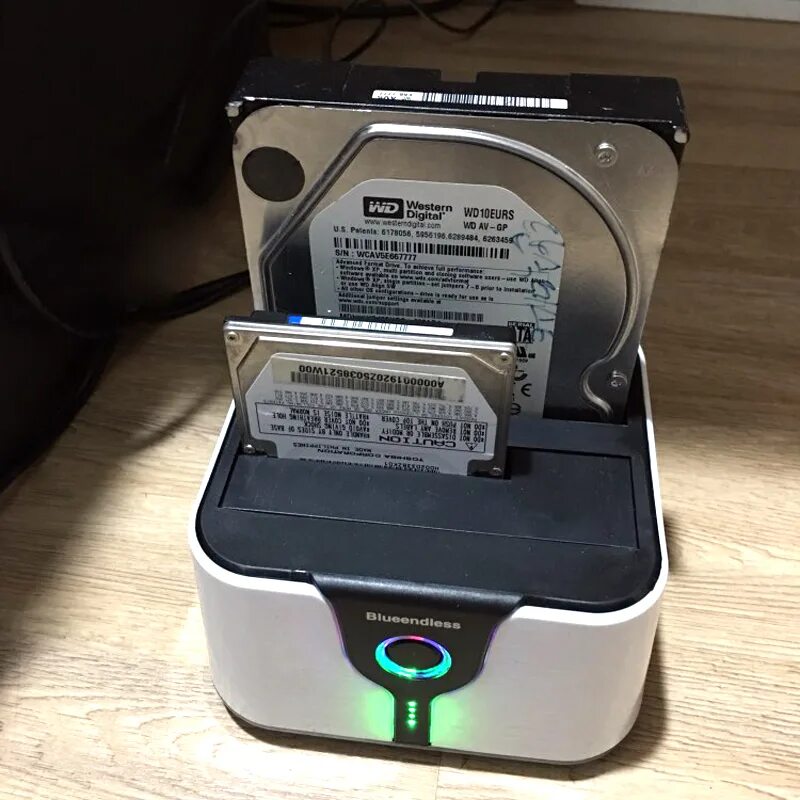 мрачная лаборатория. станция клонирования. станция клонирования. фантастическая лаборатория. Sci-fi cyberpunk лаборатория.