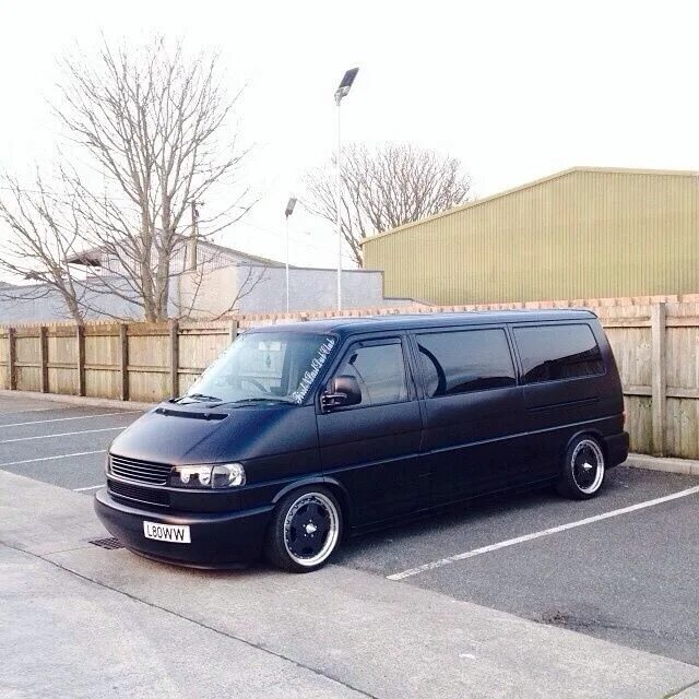 T4 black. Фольксваген транспортер т4 белый перламутр. Фольксваген т4 тюнинг. Vw transporter t4 черный. Фольксваген транспортер т4.