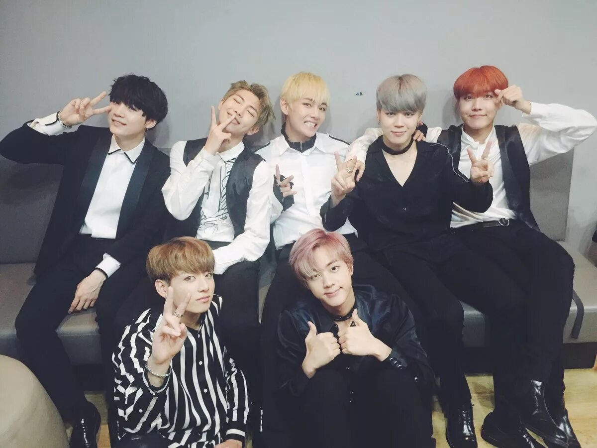 Оф бтс. Бтс. бтс фото. bts rasmlari. официальные фото бтс.