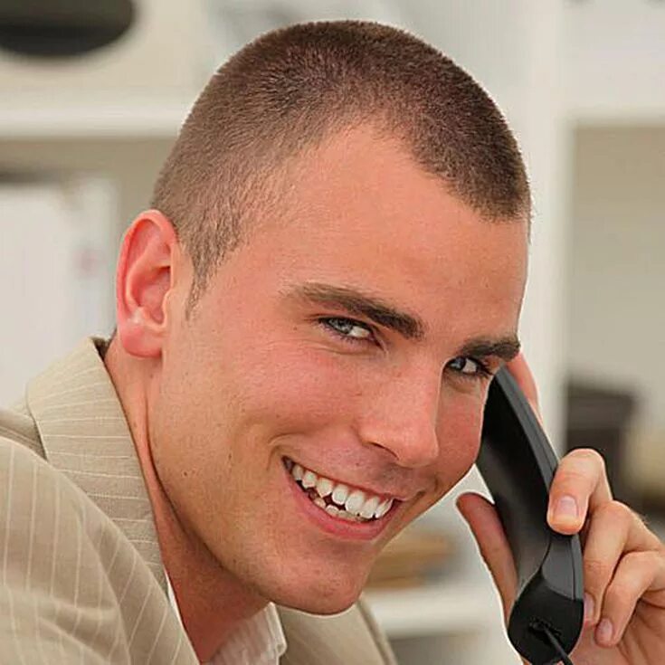 Стрижка 2 насадки мужская. Стрижка под машинку. Стрижка наголо. Модные мужские стрижки под машинку. Стрижка под одну насадку мужская.