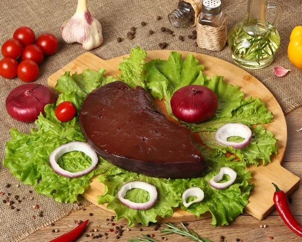 Стейк из телячьей печени. Нежный стейк из телячьей печени. стейк из телячьей печени мираторг. печень телячья по-бирмингемски..