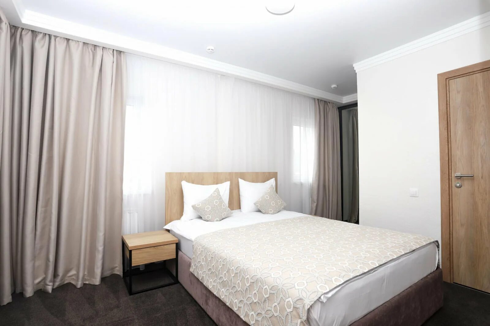 Отель 3 звезды в мысхако. Гостиница русь новороссийск официальный. Гостиница новороссийск. Новороссийск гостиница новороссийск 3*. Гостиница новороссийск ул.