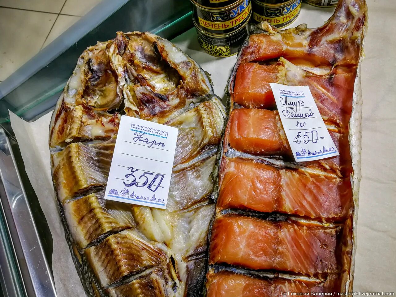 Сом Астрахань рыбный рынок. Рыба на рынке. Астраханская копченая рыба. Рыба в ассортименте.