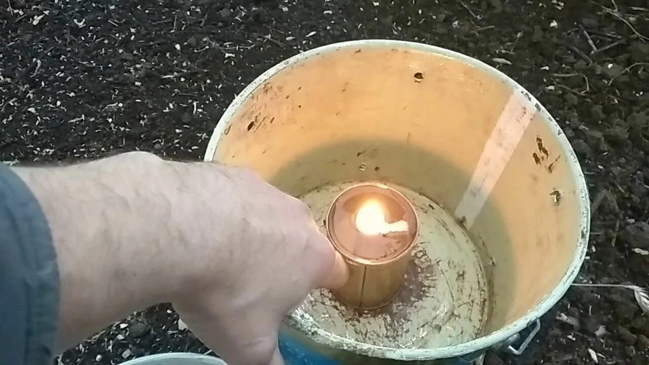 Обогреватель из свечи в теплице. Обогреватель из свечи для парника. Обогрев теплицы свечкой. Отопление теплицы свечкой. Вечная свеча для теплицы.