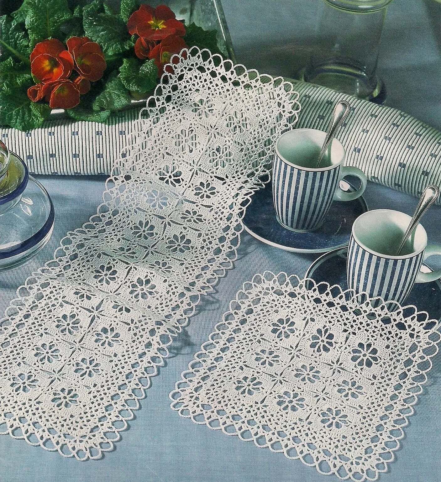 квадратная салфетка крючком схема. квадратная салфетка крючком схема. квадратные салфетки вяжущие крючком. квадратные салфетки крючком схемы пошагово. вязаные квадратные салфетки крючком.