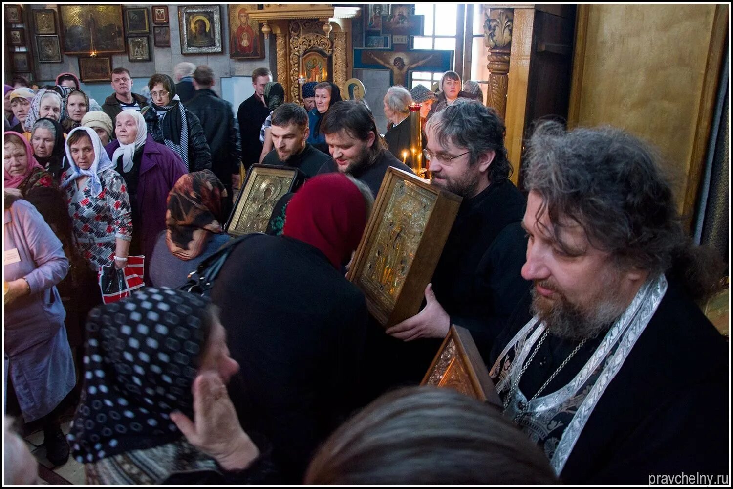 Служба в воскресенье вечером. Прощеное воскресенье чин прощения. Прощеное воскресенье служба в храме. Православие чин прощения. Чин прощения в церкви.