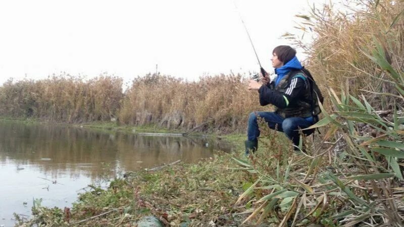 Рыбалка в новочеркасске сегодня. Рыбалка в Новочеркасске. Река Кадамовка. Новочеркасск рыбалка места. Река Кадамовка Новочеркасск.