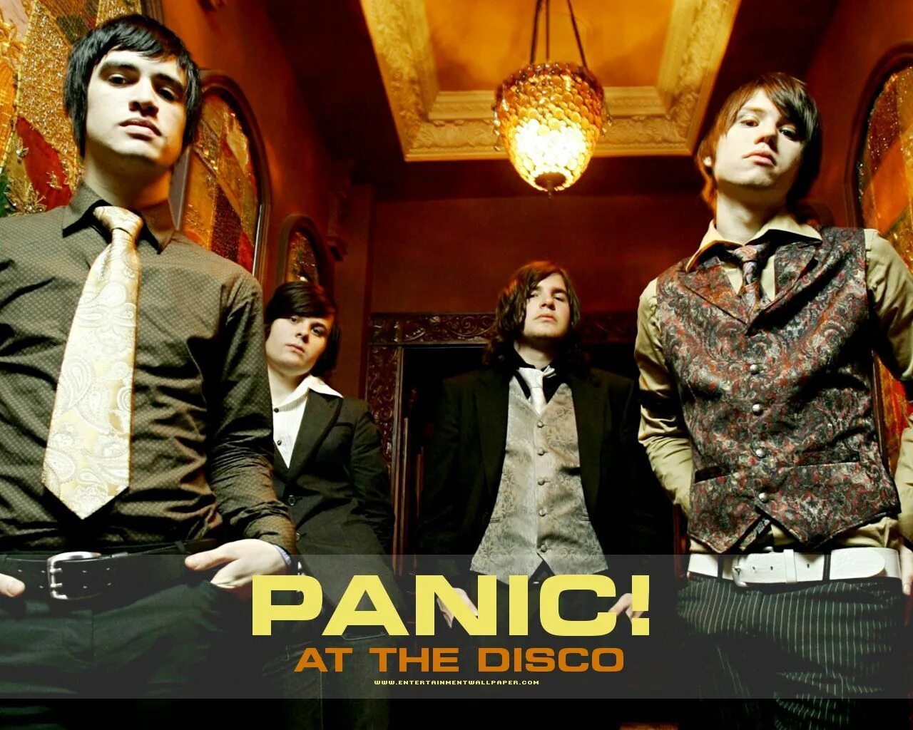 Panic core. Группа panic! at the disco. panic at the disco 2005. паник брендон. panic at the disco группа фото.