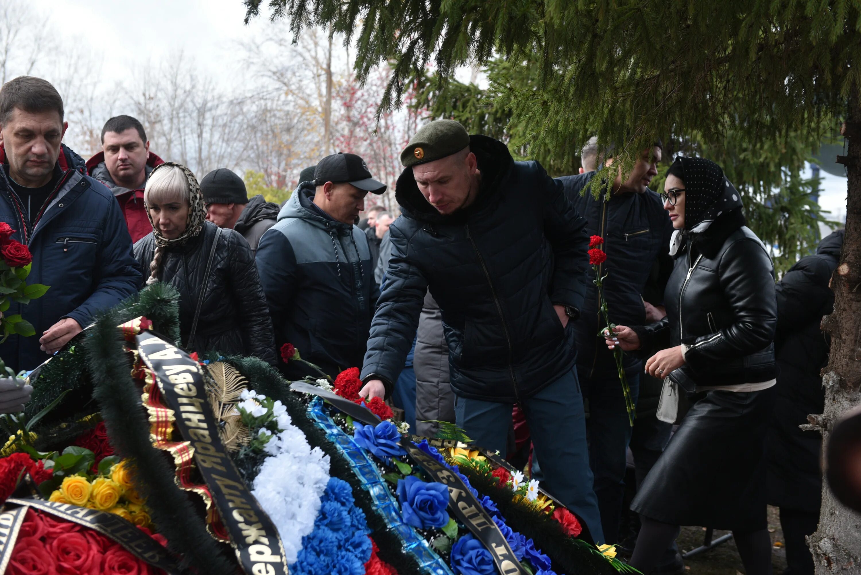 Сводка погибших на сво. Набережные Челны похороны Андрея. Похороны погибшего на сво.