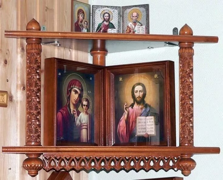Где правильно ставить иконы