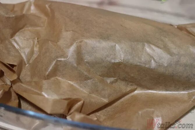 упаковка мяса в бумагу. завернутое в бумагу мясо. сало в пергаментной бумаге. сало запеченное в пергаменте. пакет из пергамента для запекания.