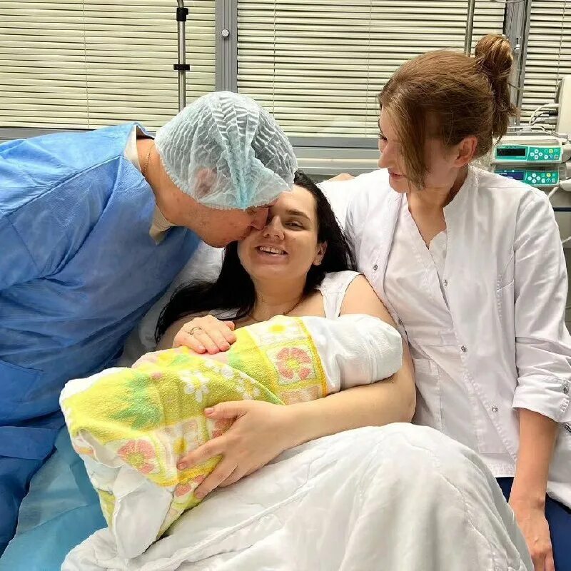 анна курникова дети. маша рожает ребенка. виктория макарская. маша рожает ребенка. девочка стала детственицой на видео.