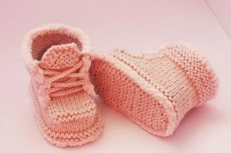 Пинетки спицами. Красивые детские пинетки. Пинетки. Простые пинетки новорожденного. Вязание пинеток для новорожденных.