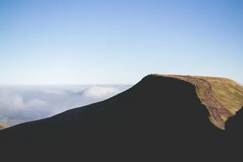 Вершины гор изрытые морщинами