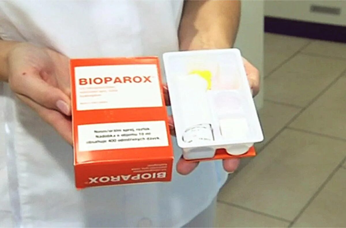 Лекарства от слизи. Биопарокс спрей. Биопарокс фото. Средство от мокроты в носоглотке. Препараты от мокроты в горле.