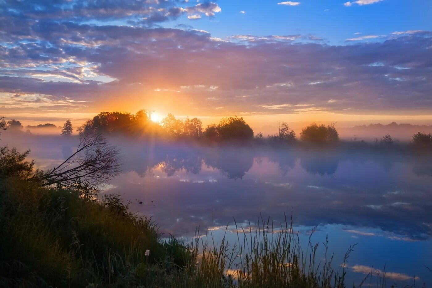 Самый ранний восход. Восход на реке. Пейзаж рассвет. Рассвет на речке.