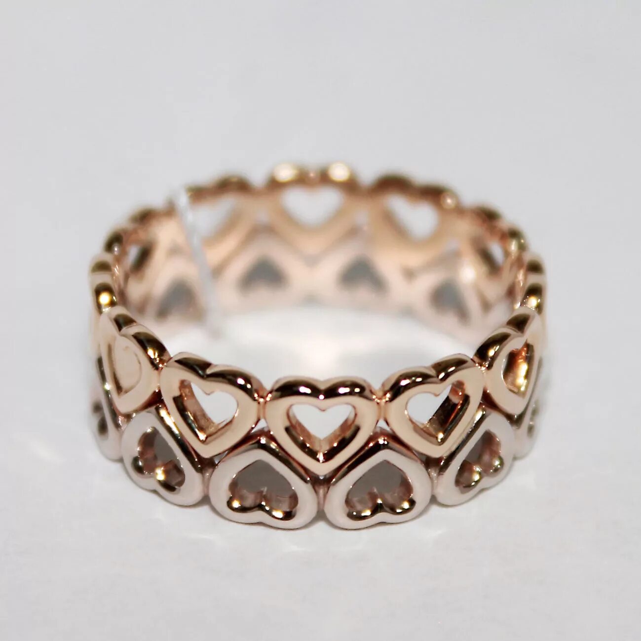 Кольца купить иваново. Широкое золотое кольцо. Красивые кольца из золота. Массивные кольца женские. Широкое кольцо с камнями.