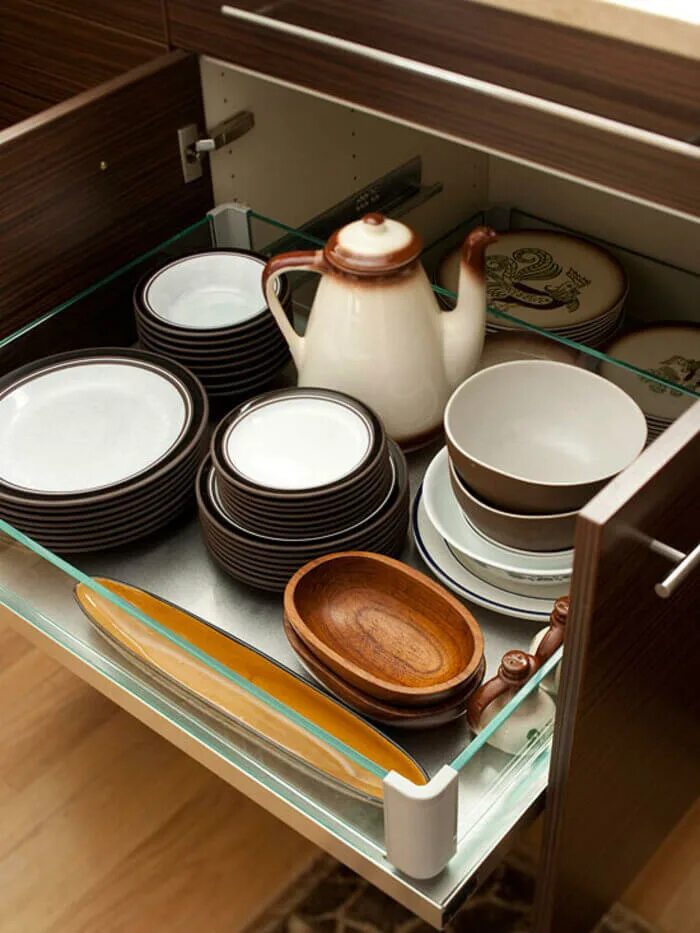 Посуда. Посуда для кухни. Посуда кастрюли. Набор кастрюль 5 предметов mountain silit. Поставленная посуда.