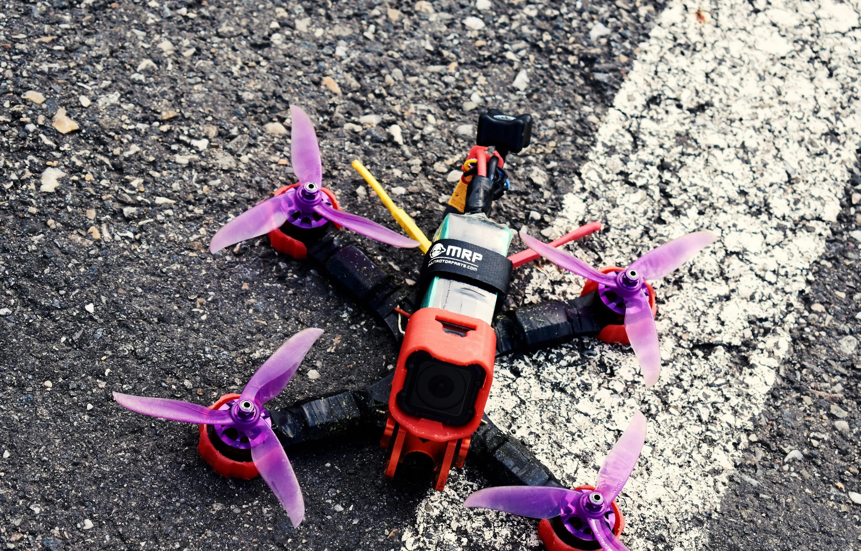 Fpv kamikaze drone game. Fpv дрон камикадзе. гоночный fpv дрон. fpv миниатюрный дрон. fpv drone обои.