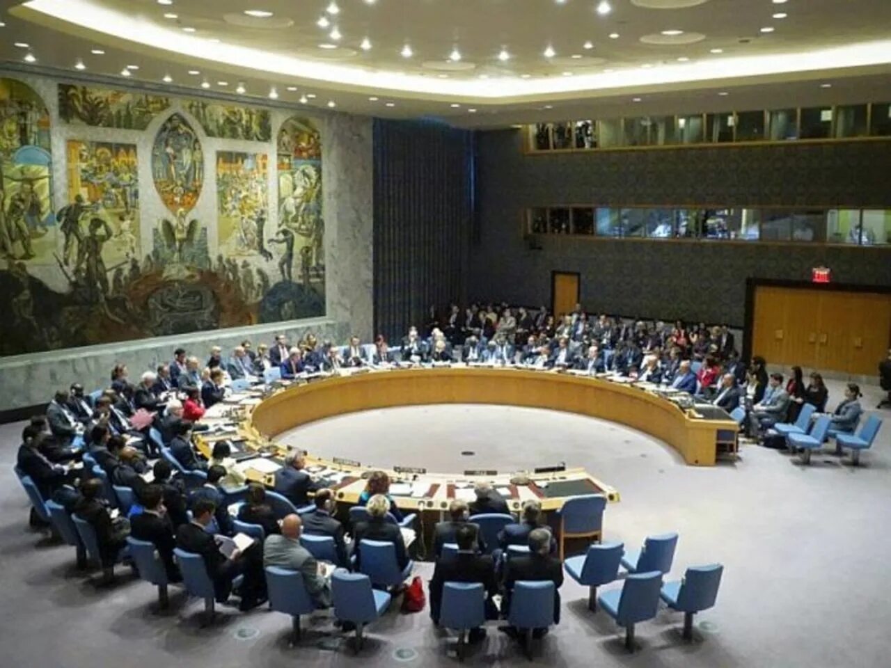 Чрезвычайное оон. Совет безопасности ООН (сб). Заседание Совбеза ООН. Заседание комиссии ООН. Зал совета безопасности ООН.