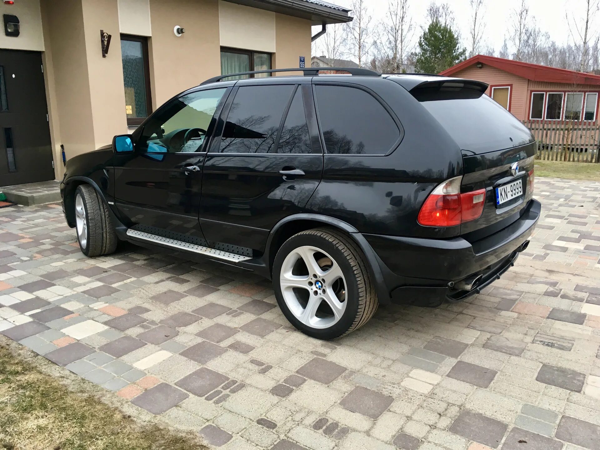 Стили х5 е53. BMW x5 e53 87 стиль. BMW x5 e53 r19. BMW x5 e53 колеса. БМВ х5 е53 на 128 стиль r21.