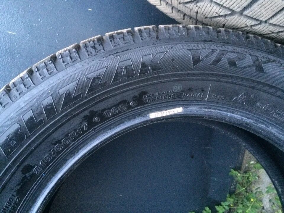 Резина 225 60 б у. Кумхо липучка 225 60 r17. Липучка Blizzak Bridgestone r17 225 65. Bridgestone 215/60 r17. Зимняя резина 215/65/16 липучка.