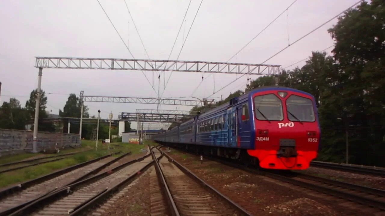 Туту подлипки. Эд4м станция Болшево. Эд4м Спутник. Эд4м 0352. Электропоезд эд4м Спутник.