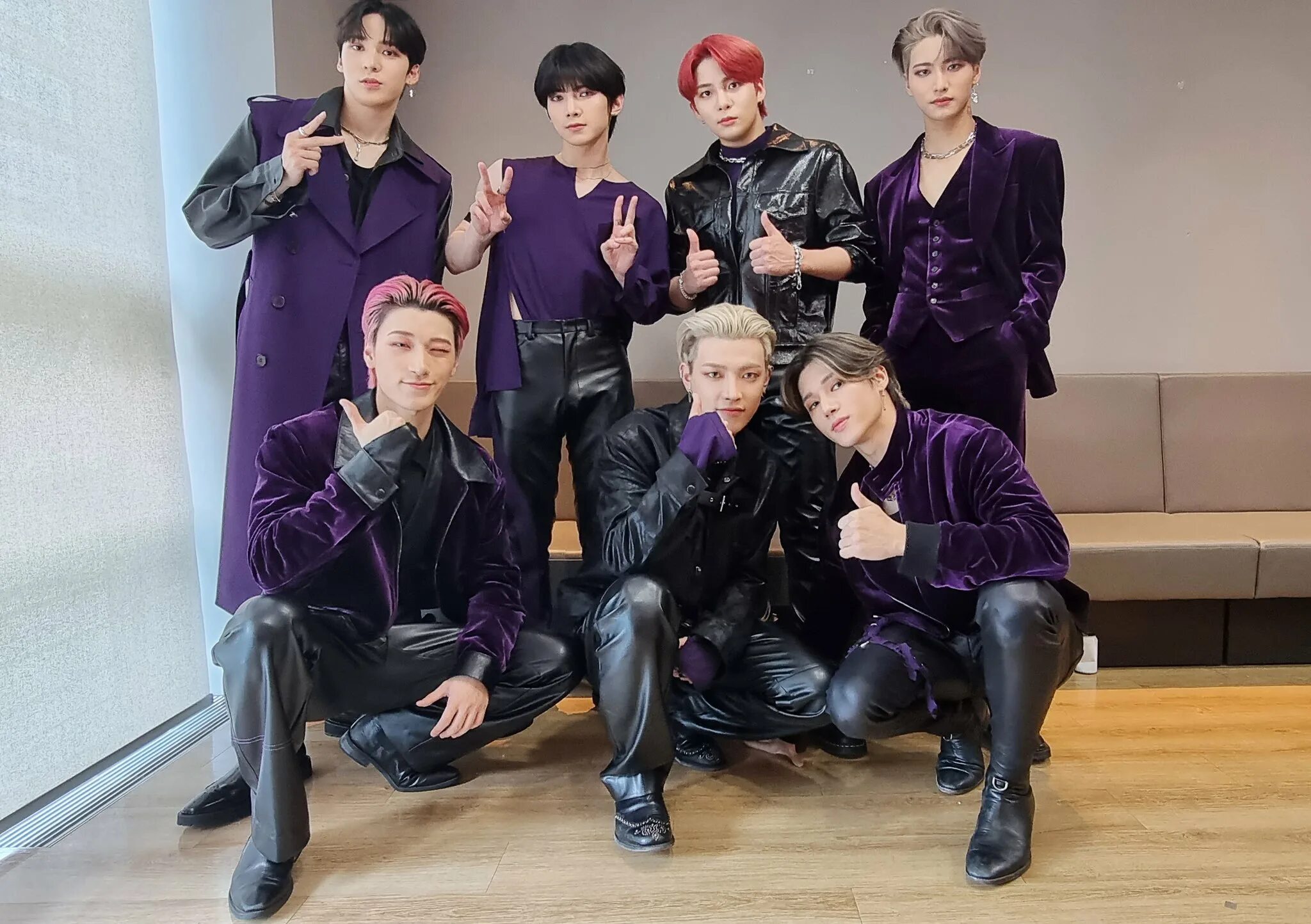 Ateez fireworks обложка. Группа ateez 2022. Ateez crescent part 2. Уён ateez 2022. Уён ateez 2022.