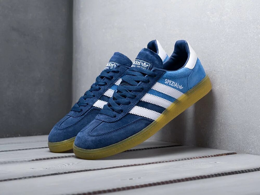 Кроссовки адидас спешиал. Adidas Spezial. Adidas Spezial Blue. Adidas Spezial в синем цвете. Кеды адидас Spezial.