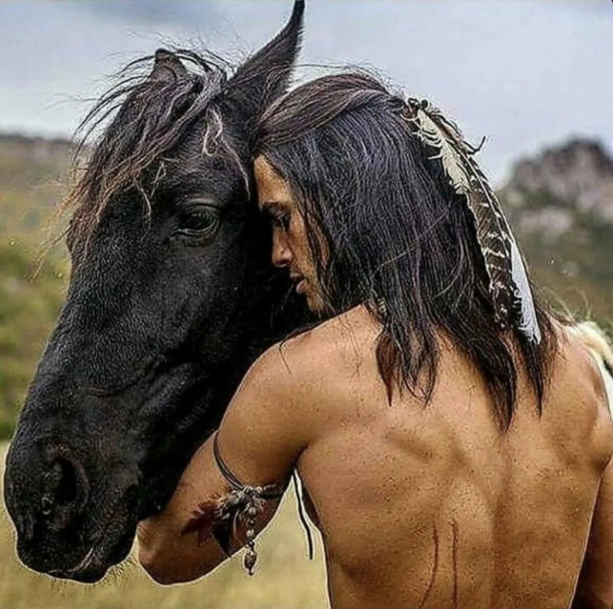 Конь мужик баб. Nik Xhelilaj Виннету. Фотосессия с лошадьми. Индеец на лошади. Индеец на мустанге.