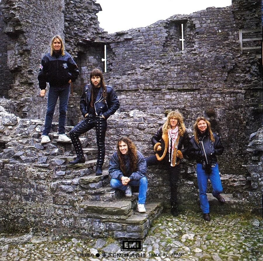 Фир зе дарк. Группа Iron Maiden 1992. Iron Maiden 1992 Fear of the. 1992 - Fear of the Dark. Iron Maiden Fear of the Dark альбом.