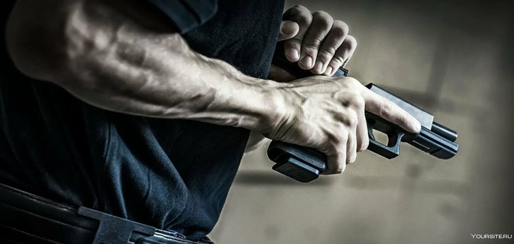 Абовен 3 кила. Один выстрел. Мистер бин в роли терминатора. Пистолет в огне. Револьвер выстрел.