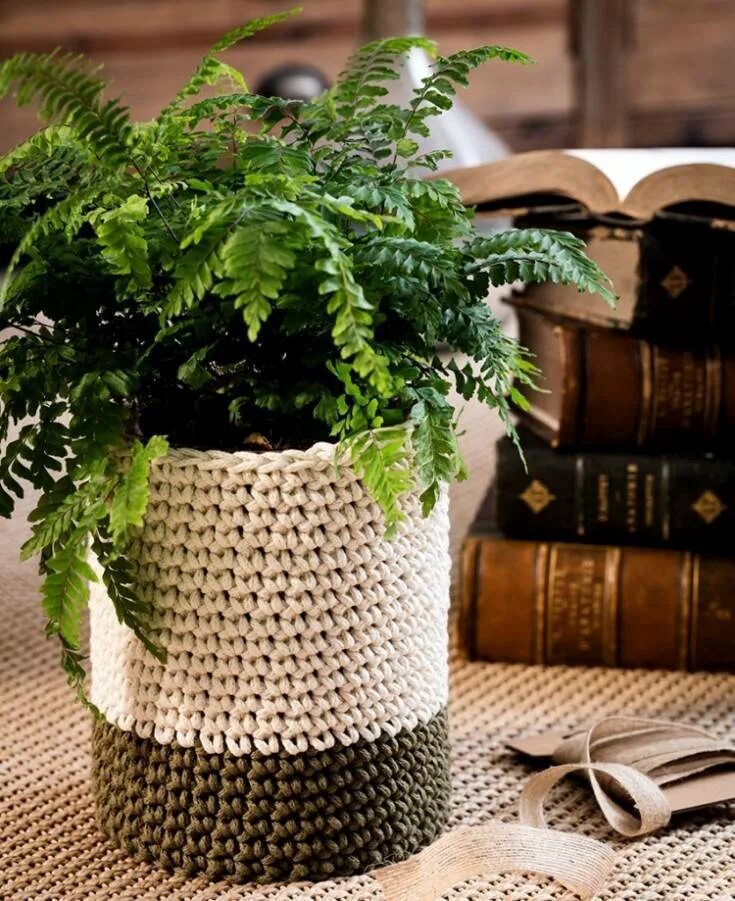 Украсить цветочный горшок. Декорирование горшков для цветов. Цветочный горшок. Необычные горшки для цветов. Декор цветочного горшка.