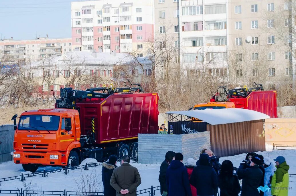 Чита мусоровоз. Мусоровоз Спецавтохозяйство Обнинск. Мусоровоз в городе. Мусоровозы в Оренбурге. Мусоровоз в Домодедово.