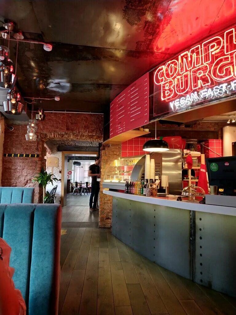 бар парник. бар парник. бар парник кузнецкий мост. кафе оранжерея москва. фуд корт на кузнецком мосту.