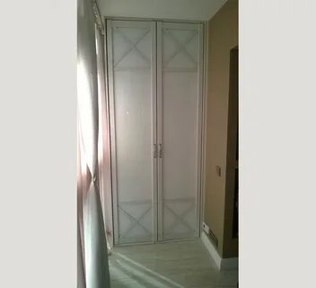 Распашные двери в встроенный шкаф