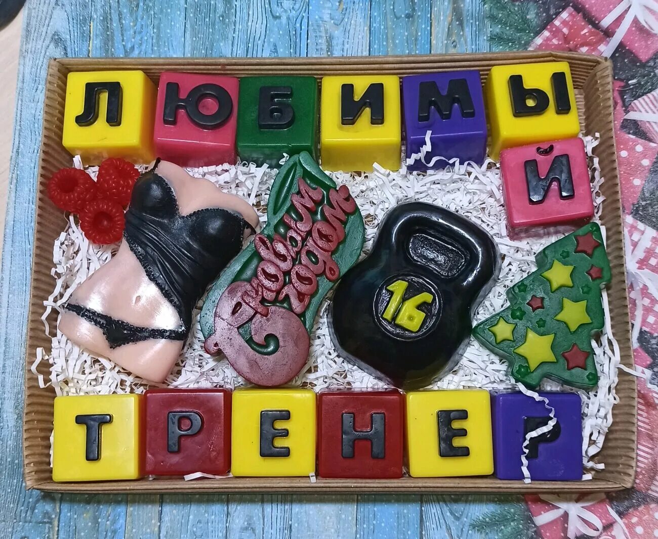 Подарок тренеру. Подарочный набор тренеру по футболу. Подарочный набор тренеру. Набор тренеру. Сладкий набор тренеру.