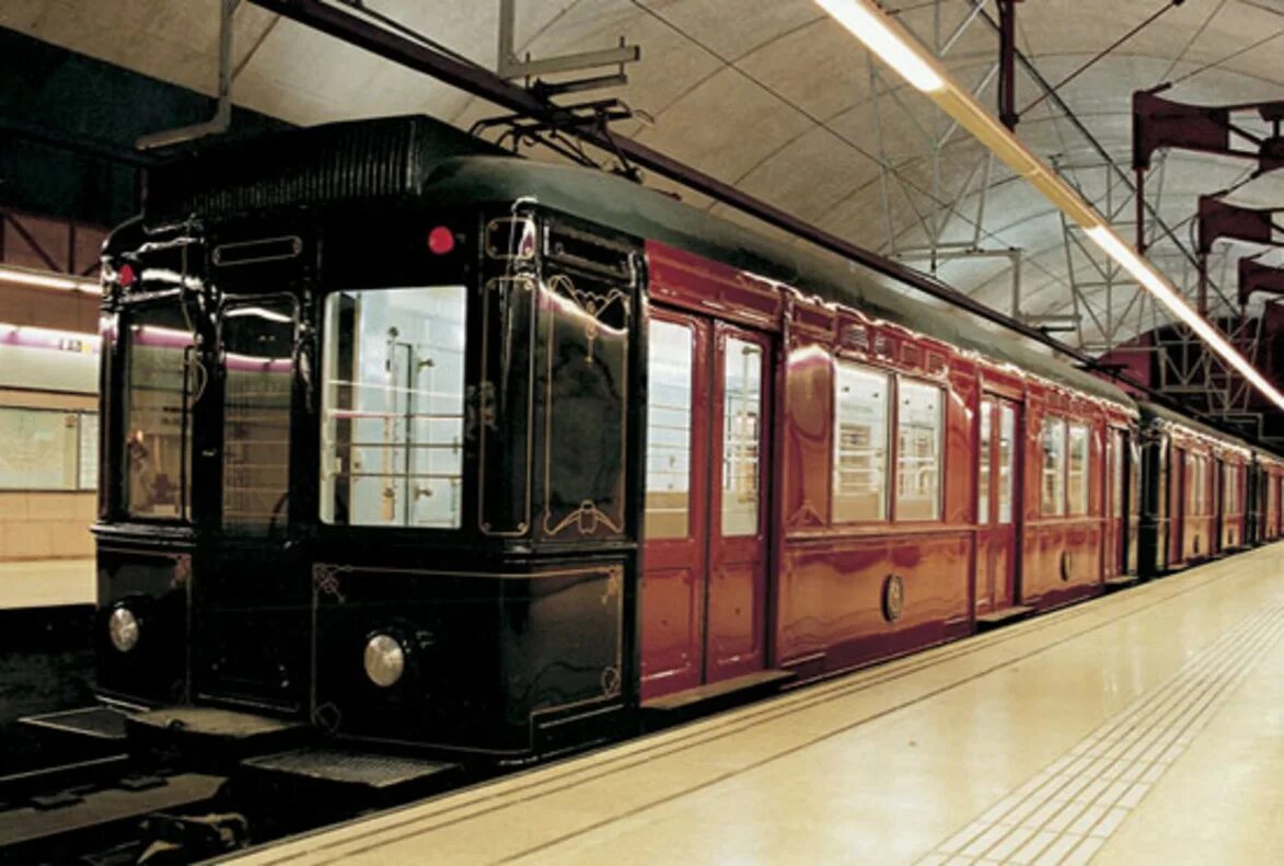 El metro de Moscú celebra su 81.º aniversario con una exposición de vagones retr