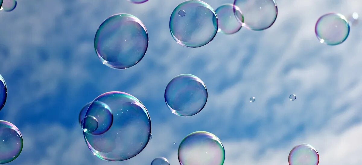 Транспортные пузырьки. Фон пузыри. Фон мыльные пузыри. Мыльные пузыри в небе. Мыльные пузыри на фоне неба.