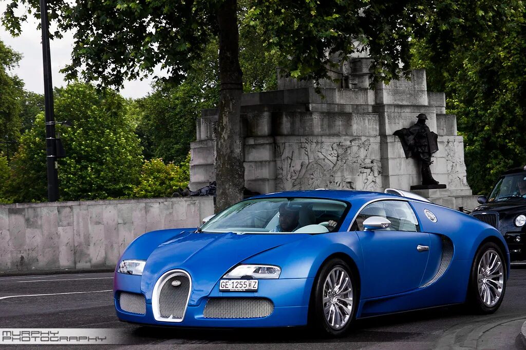 Bugatti eco. Bugatti Veyron bleu centenaire. Бугатти голубая 69. Bugatti Veyron Blue. Тиффани Бугатти.