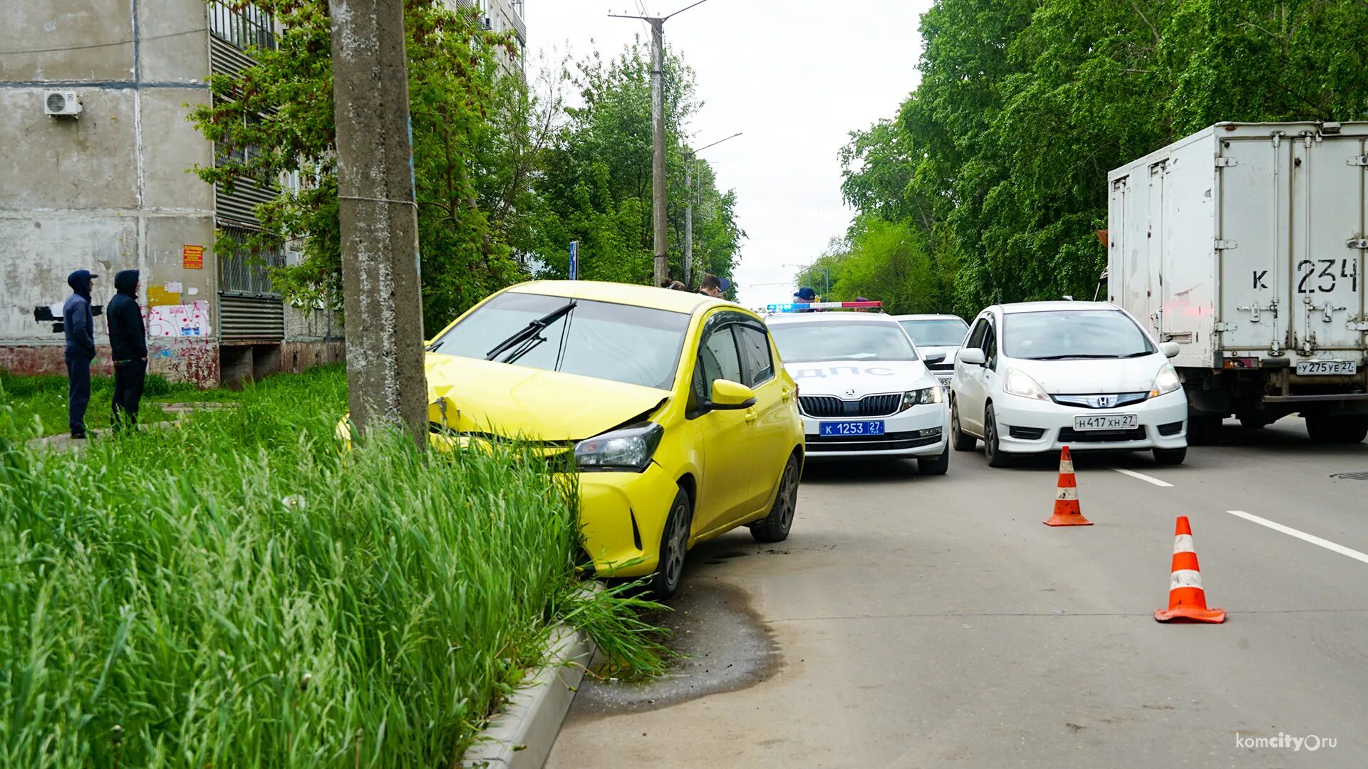 Машина намоталась на столб. Медтехника ст ленинградская краснодарского края. Уманская автошкола станица ленинградская. Магазин камаз станица каневская. Станица ленинградская краснодарский.