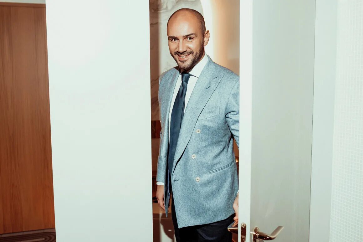 Александр воробьев the toy. Воробей ресторатор. Саша воробей ресторатор. Александр ресторатор 2020. Воробей ресторатор.